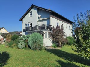 2-Familienhaus mit Garage, Carport u. großem Garten